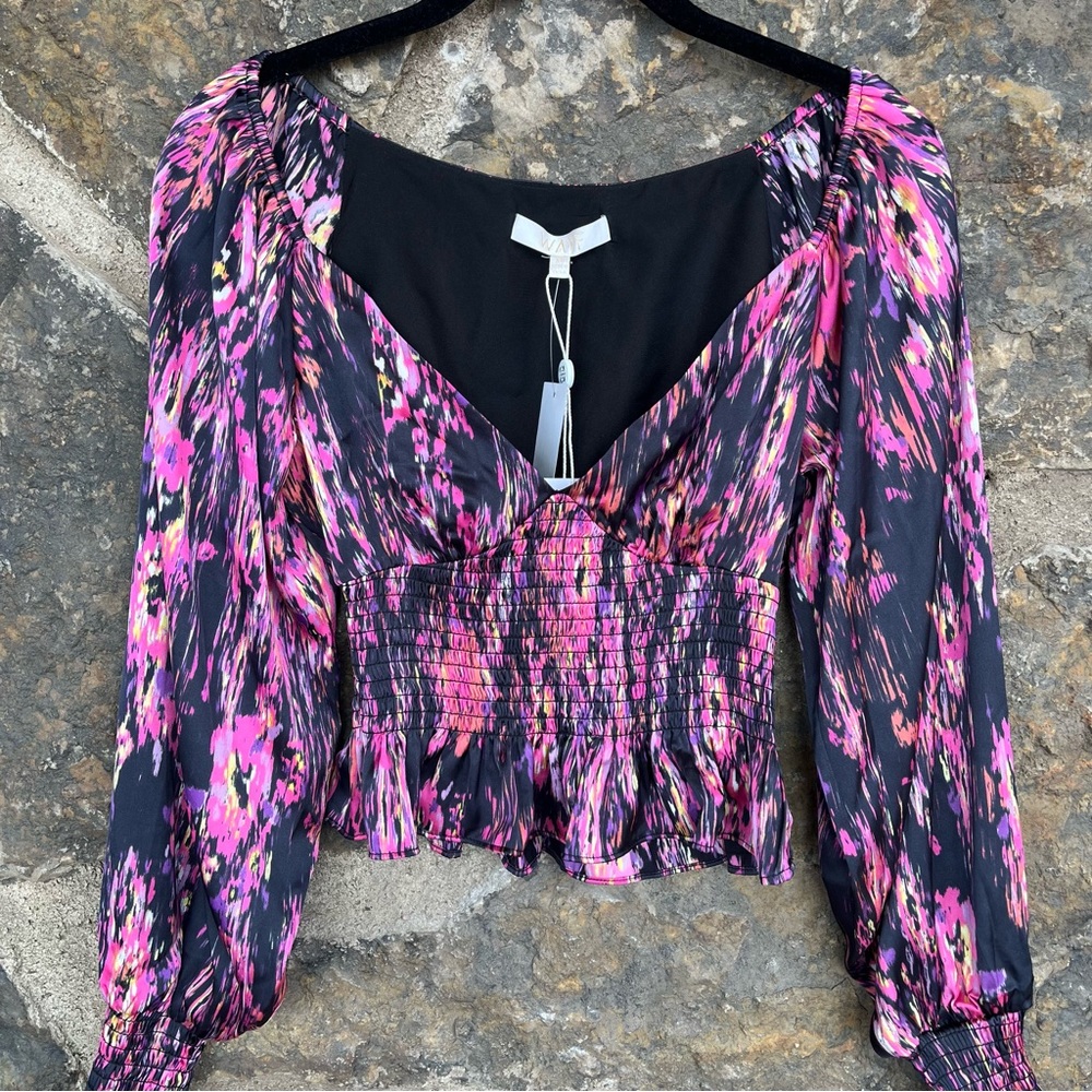 WAYF Printed V-Neck Blouse